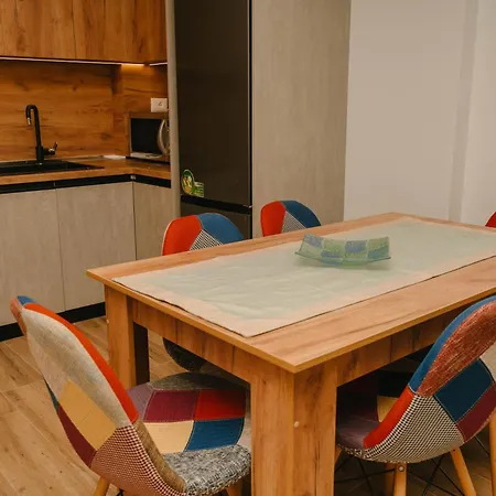 Flat On Relaxing Appartamento Golem (Tirana)